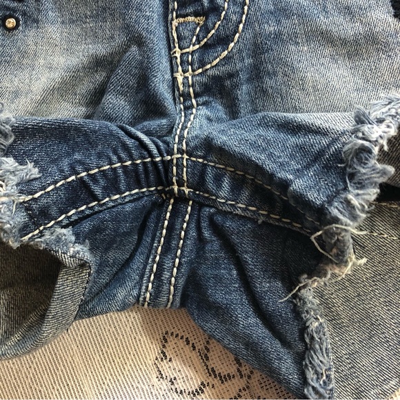 Women's Miss Me Low Rise Med. Wash Embroidered Floral Frayed Shorts. Size 27 - Picture 11 of 16